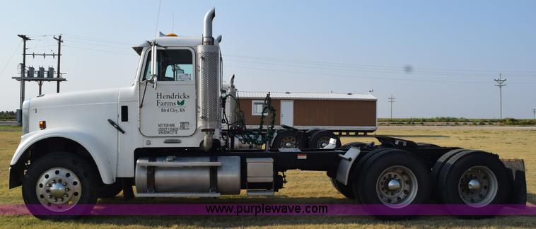 image for item L5806 2006 Freightliner FLD120SD semi truck