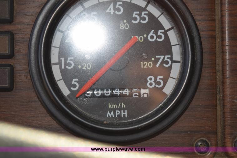 image for item L5806 2006 Freightliner FLD120SD semi truck