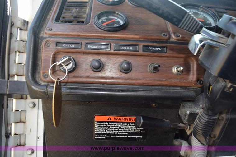 image for item L5806 2006 Freightliner FLD120SD semi truck