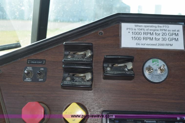 image for item L5806 2006 Freightliner FLD120SD semi truck