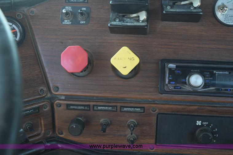 image for item L5806 2006 Freightliner FLD120SD semi truck