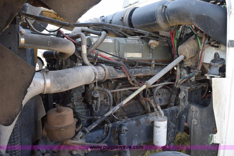 image for item L5806 2006 Freightliner FLD120SD semi truck