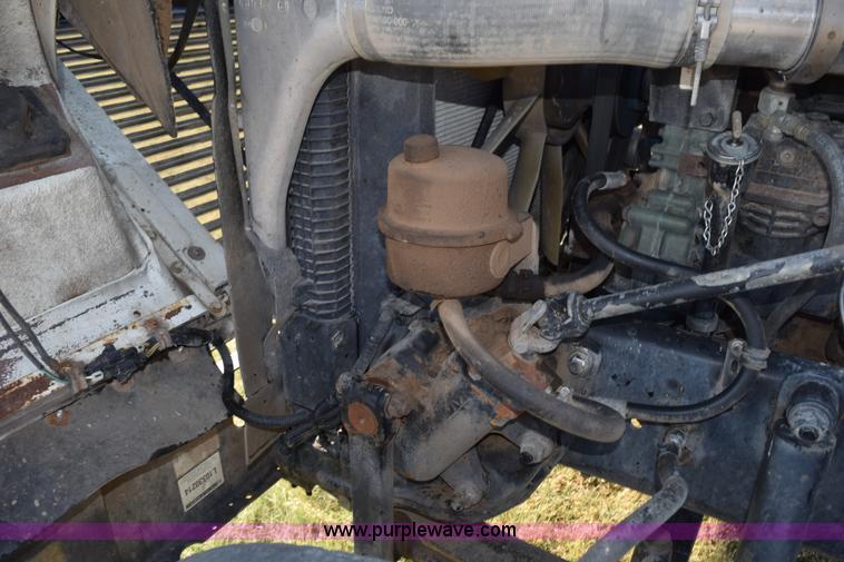 image for item L5806 2006 Freightliner FLD120SD semi truck