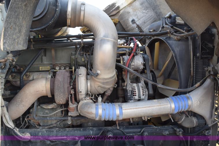 image for item L5806 2006 Freightliner FLD120SD semi truck