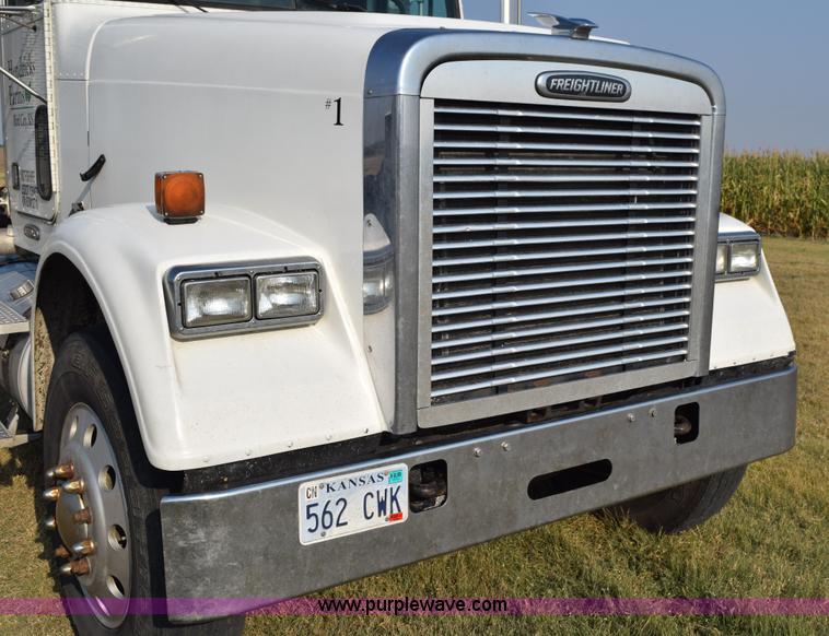 image for item L5806 2006 Freightliner FLD120SD semi truck