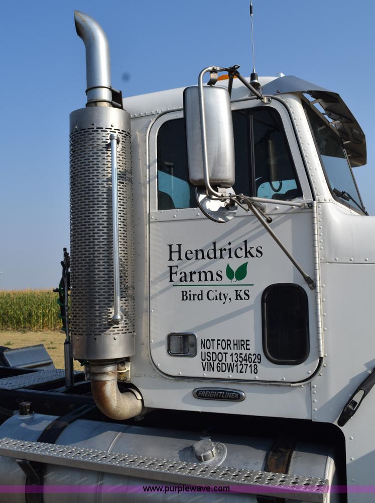 image for item L5806 2006 Freightliner FLD120SD semi truck