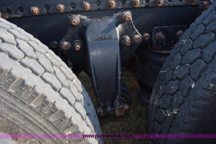 image for item L5806 2006 Freightliner FLD120SD semi truck