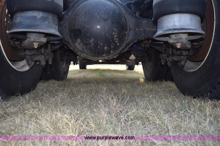 image for item L5806 2006 Freightliner FLD120SD semi truck