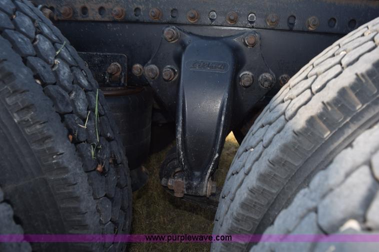 image for item L5806 2006 Freightliner FLD120SD semi truck