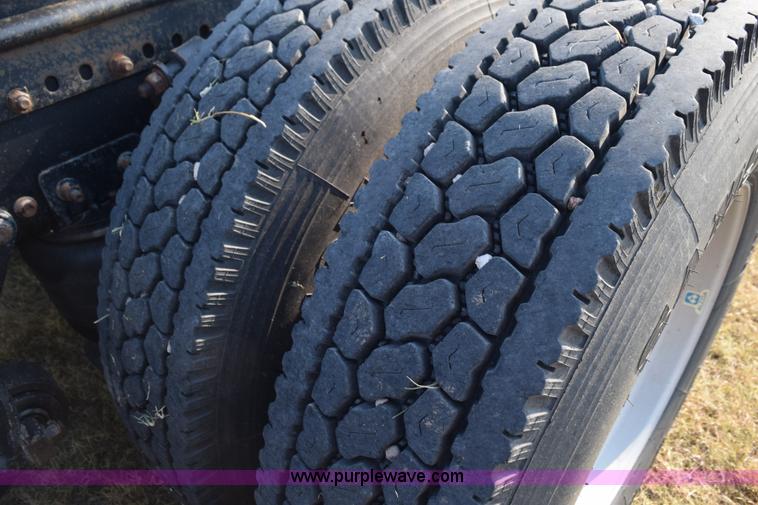 image for item L5806 2006 Freightliner FLD120SD semi truck