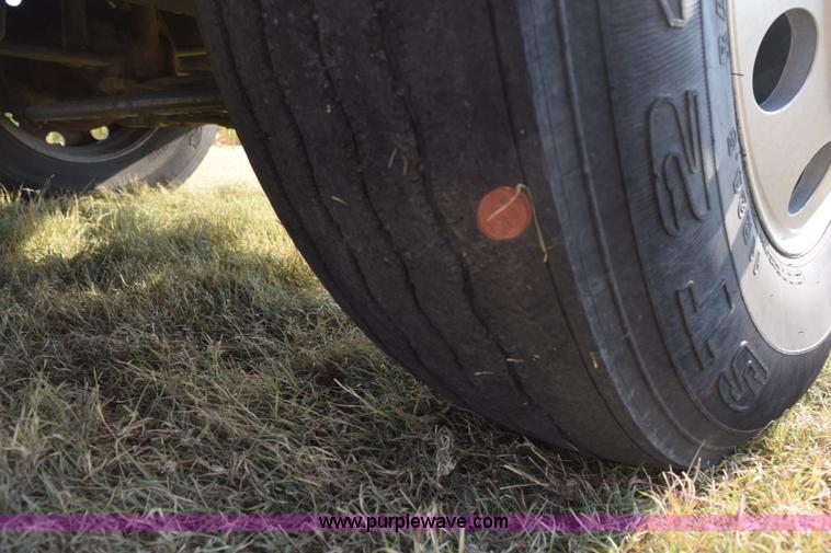 image for item L5806 2006 Freightliner FLD120SD semi truck