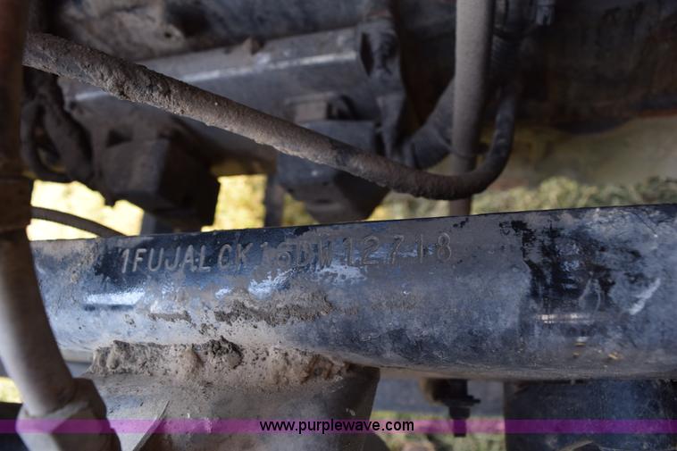 image for item L5806 2006 Freightliner FLD120SD semi truck