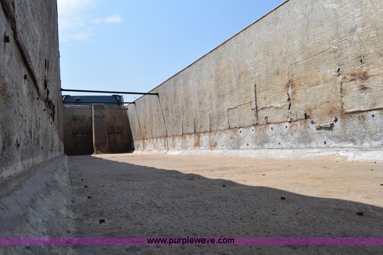 image for item L5807 1995 Trailstar end dump trailer