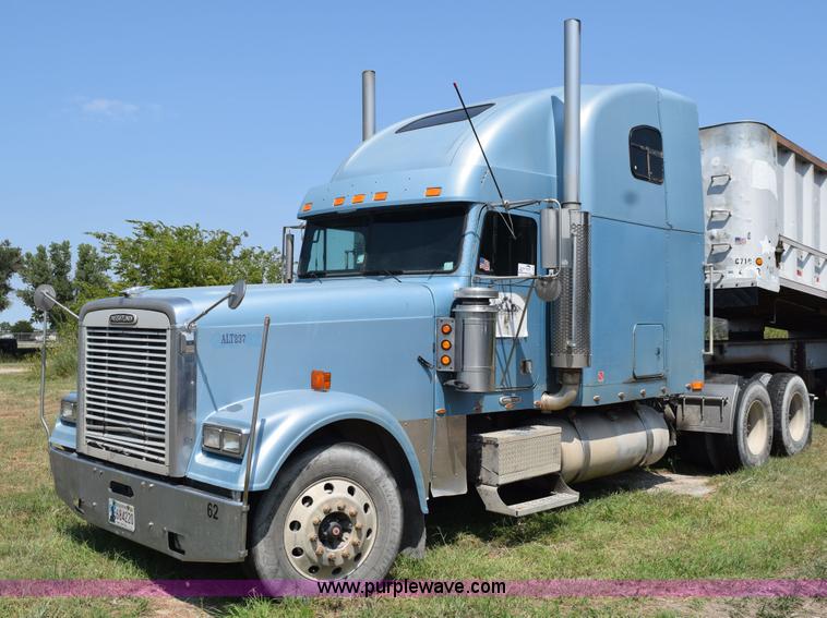 image for item L5808 1999 Freightliner FLD semi truck