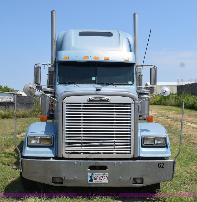 image for item L5808 1999 Freightliner FLD semi truck