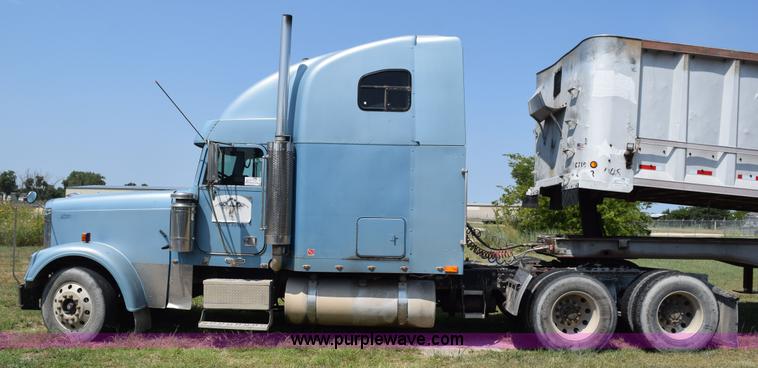 image for item L5808 1999 Freightliner FLD semi truck