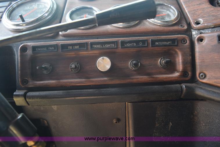 image for item L5808 1999 Freightliner FLD semi truck