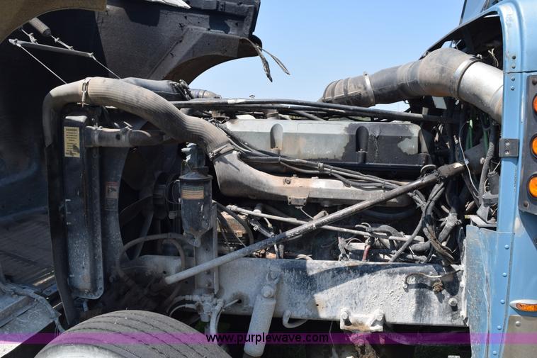 image for item L5808 1999 Freightliner FLD semi truck