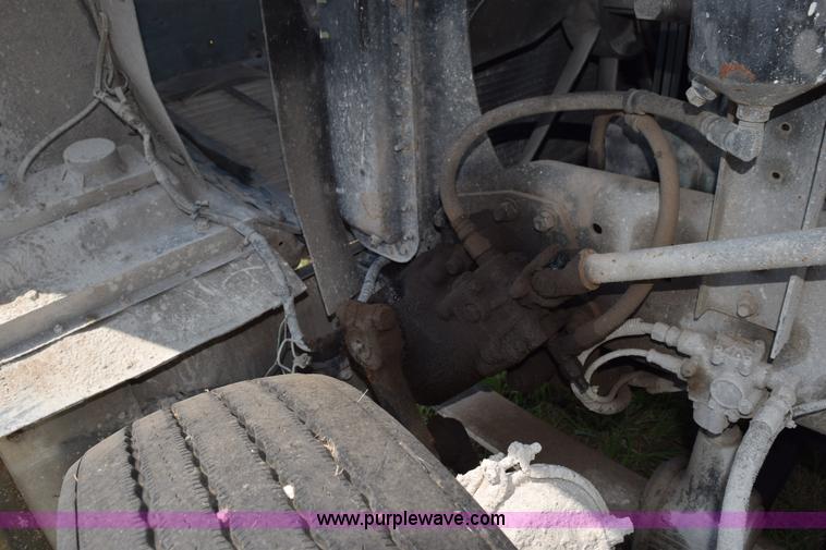 image for item L5808 1999 Freightliner FLD semi truck