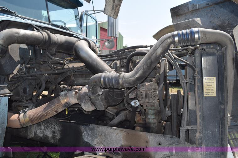 image for item L5808 1999 Freightliner FLD semi truck