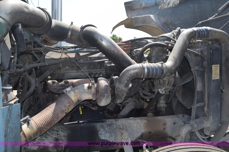 image for item L5808 1999 Freightliner FLD semi truck