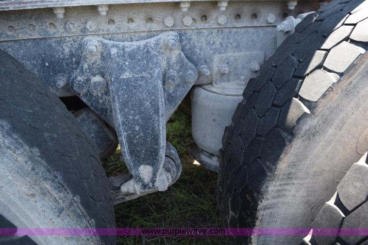 image for item L5808 1999 Freightliner FLD semi truck