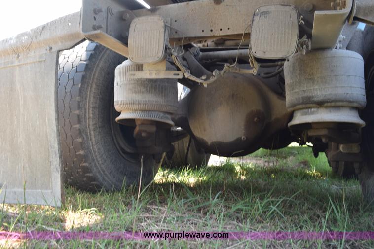 image for item L5808 1999 Freightliner FLD semi truck