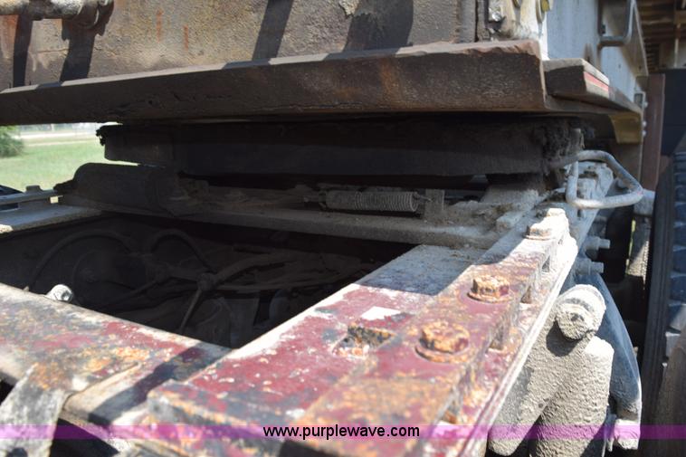 image for item L5808 1999 Freightliner FLD semi truck