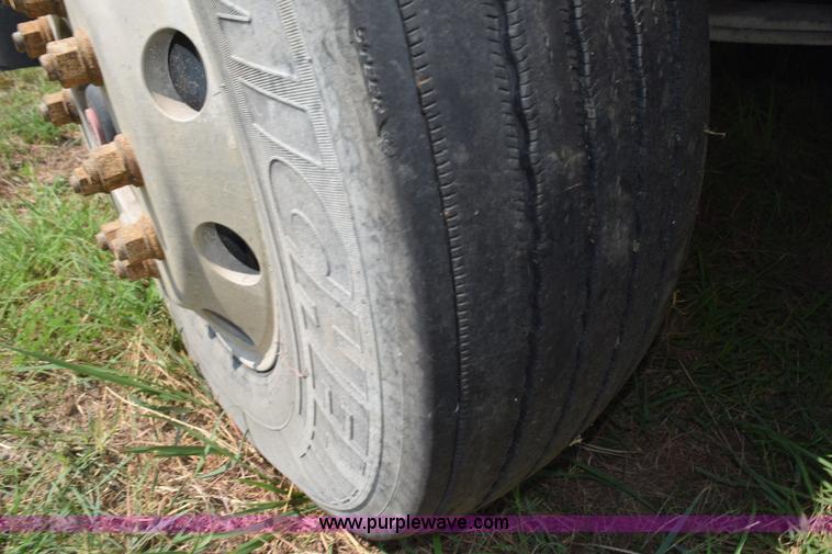 image for item L5808 1999 Freightliner FLD semi truck