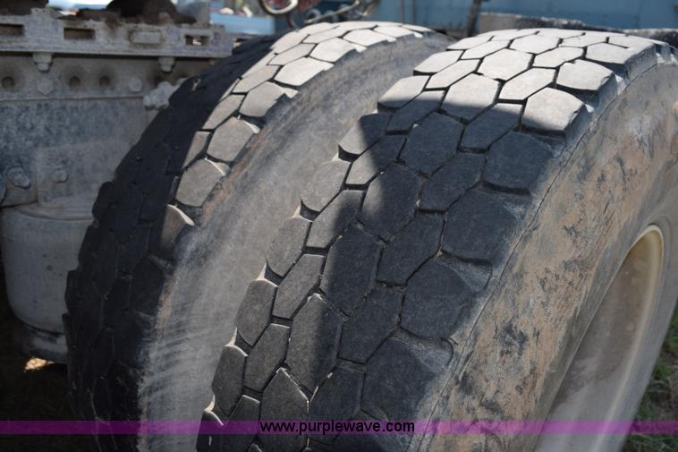 image for item L5808 1999 Freightliner FLD semi truck