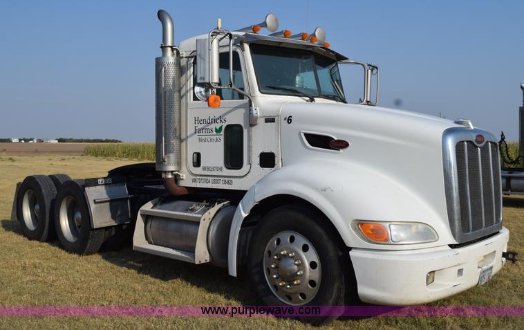 image for item L5809 2007 Peterbilt 386 semi truck