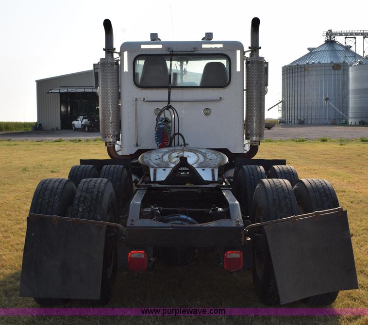 image for item L5809 2007 Peterbilt 386 semi truck