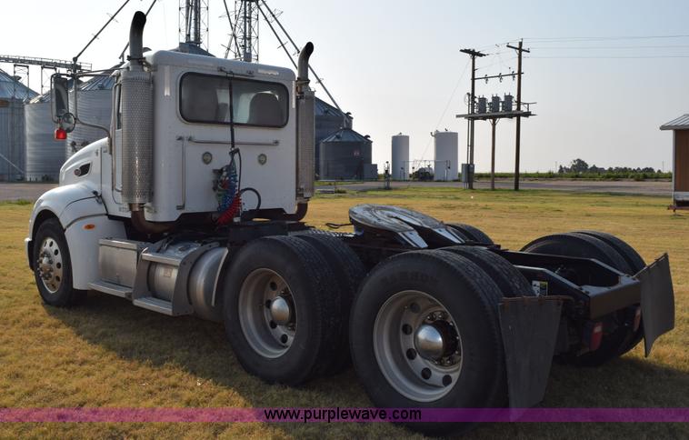 image for item L5809 2007 Peterbilt 386 semi truck