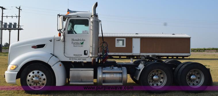 image for item L5809 2007 Peterbilt 386 semi truck