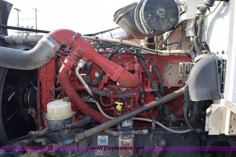 image for item L5809 2007 Peterbilt 386 semi truck