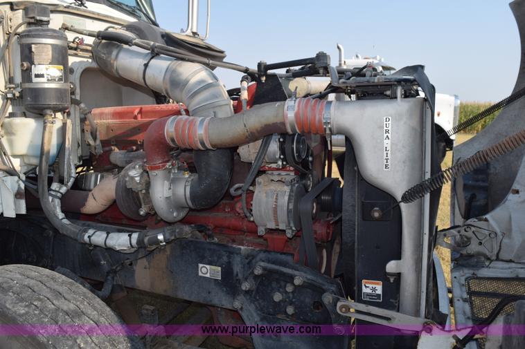 image for item L5809 2007 Peterbilt 386 semi truck