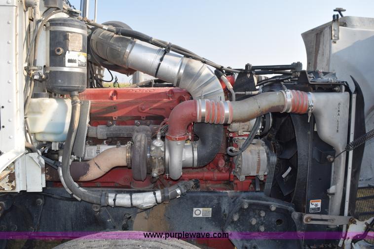 image for item L5809 2007 Peterbilt 386 semi truck