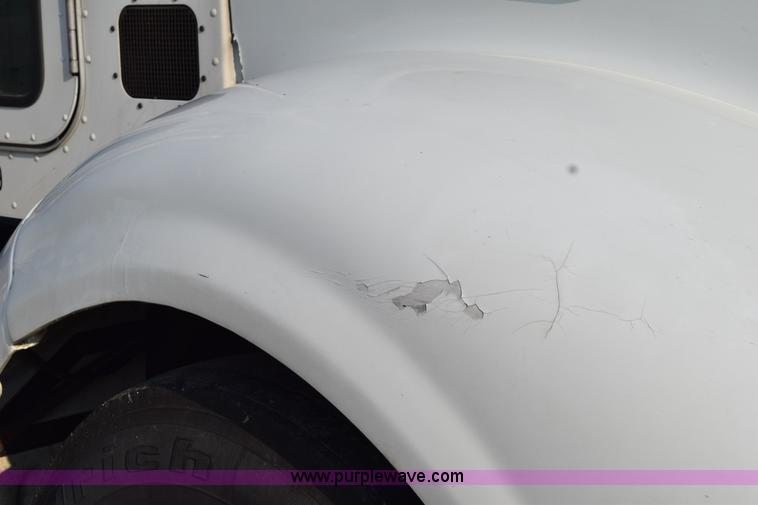 image for item L5809 2007 Peterbilt 386 semi truck