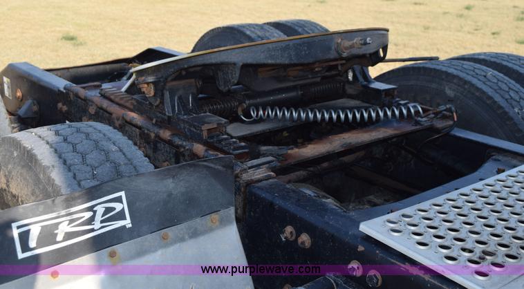 image for item L5809 2007 Peterbilt 386 semi truck