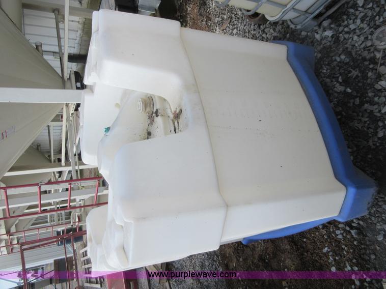 image for item AX9399 250 gallon poly tank