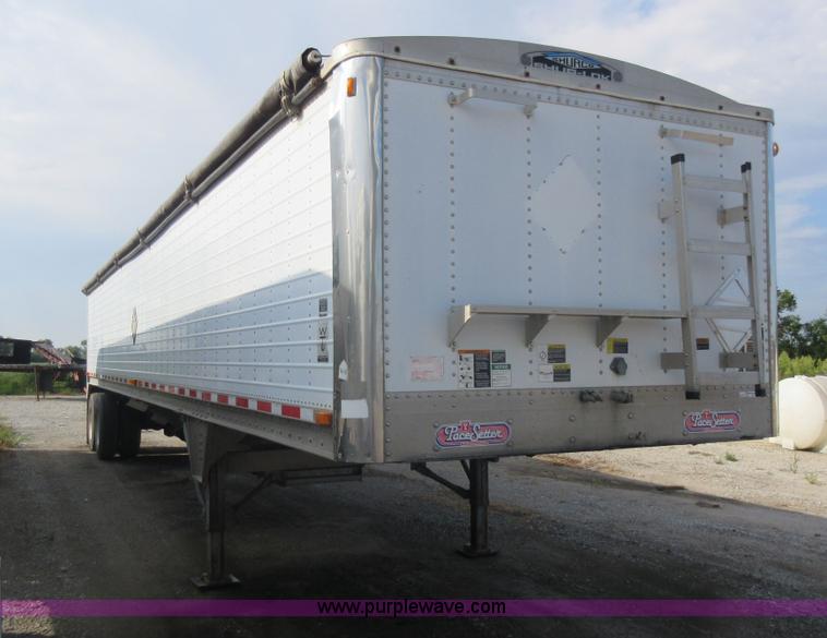 image for item AX9401 2002 Wilson DWH-400 hopper grain trailer