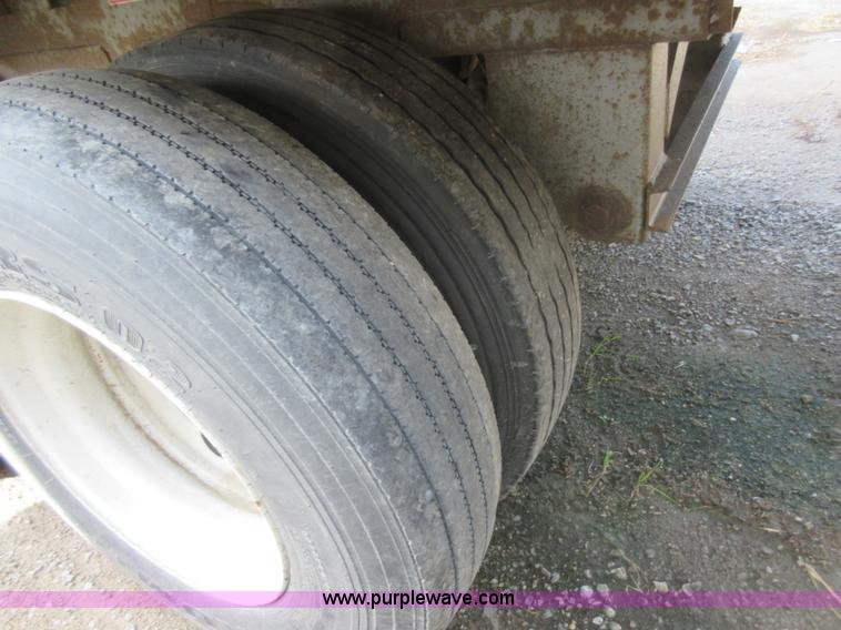 image for item AX9401 2002 Wilson DWH-400 hopper grain trailer