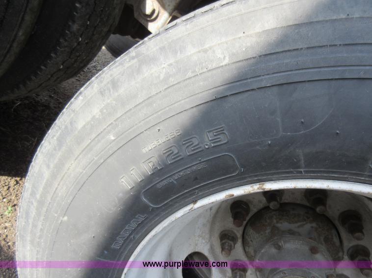 image for item AX9401 2002 Wilson DWH-400 hopper grain trailer