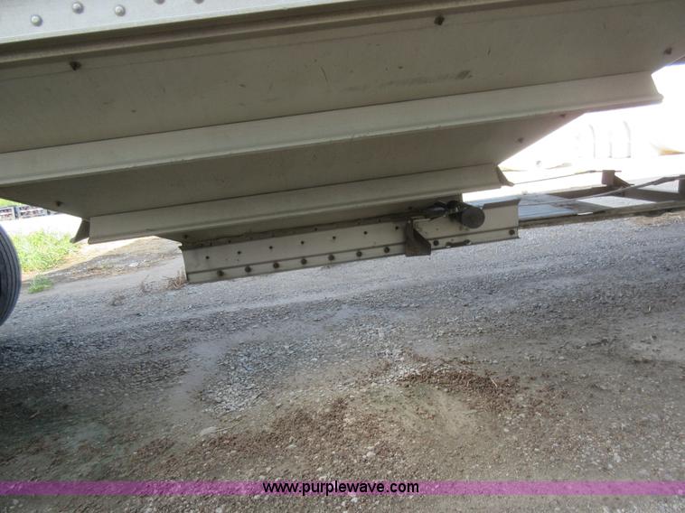image for item AX9401 2002 Wilson DWH-400 hopper grain trailer