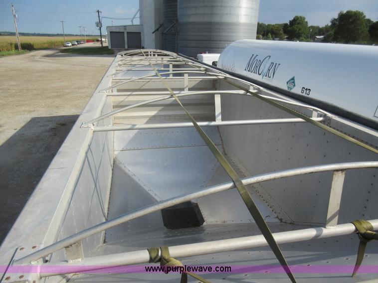 image for item AX9401 2002 Wilson DWH-400 hopper grain trailer