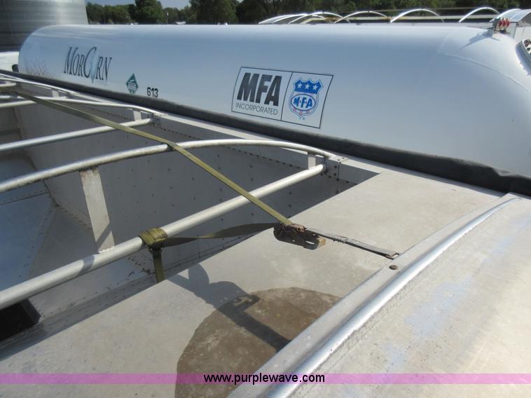 image for item AX9401 2002 Wilson DWH-400 hopper grain trailer