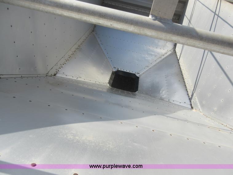 image for item AX9401 2002 Wilson DWH-400 hopper grain trailer