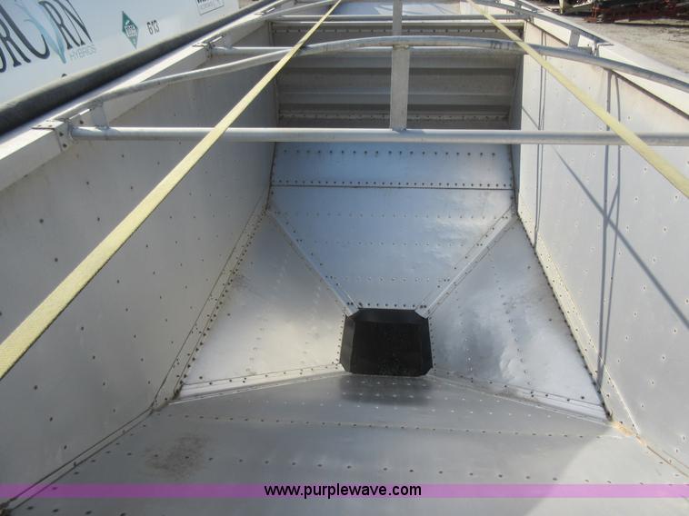 image for item AX9401 2002 Wilson DWH-400 hopper grain trailer