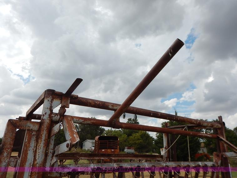 image for item BH9977 Pearson squeeze chute