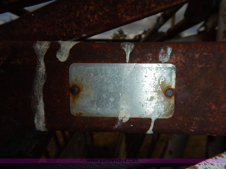 image for item BH9977 Pearson squeeze chute